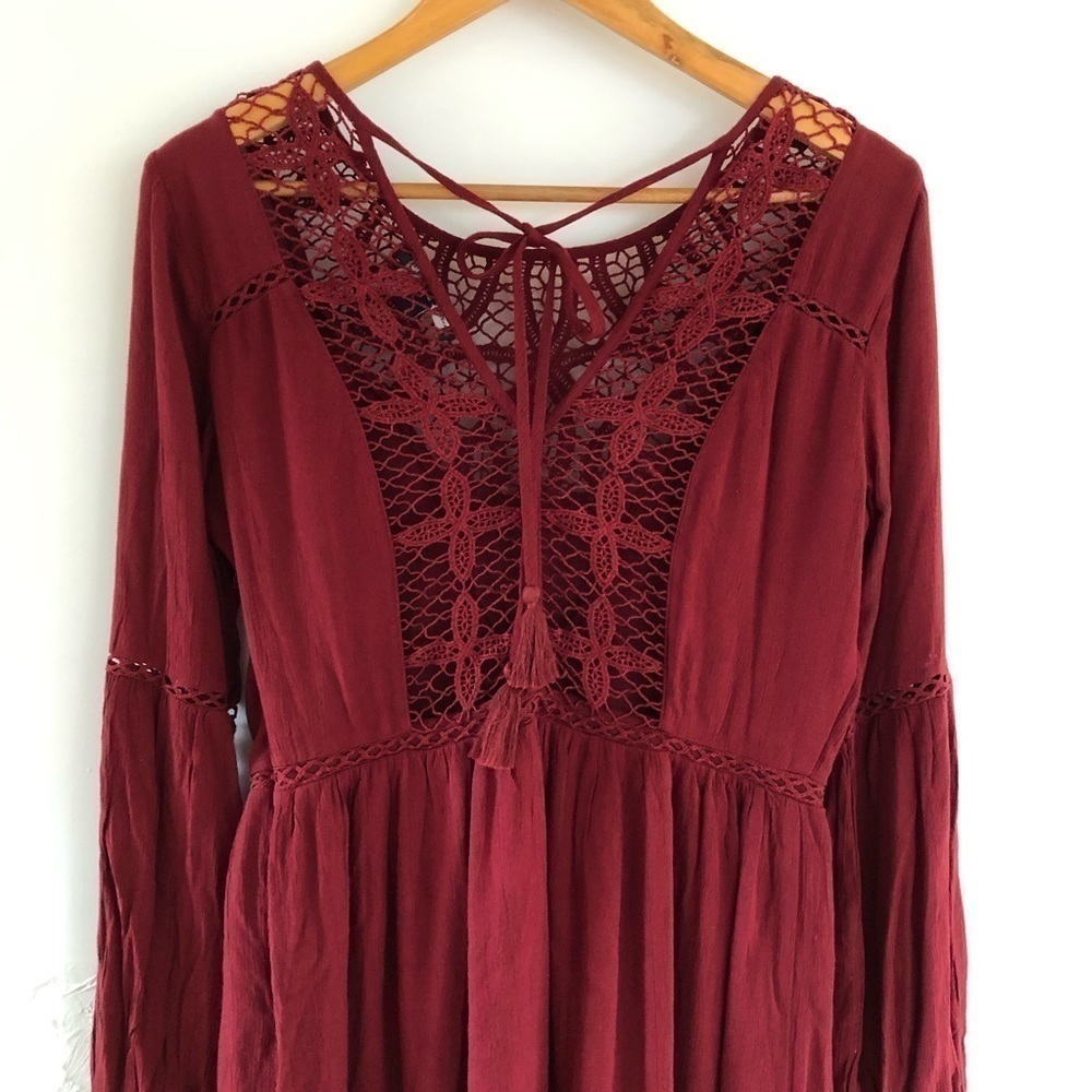 AMERICAN EAGLE AEO Burgundy Lace Boho Dress. Long puffy Sleeve Midi Feminine S